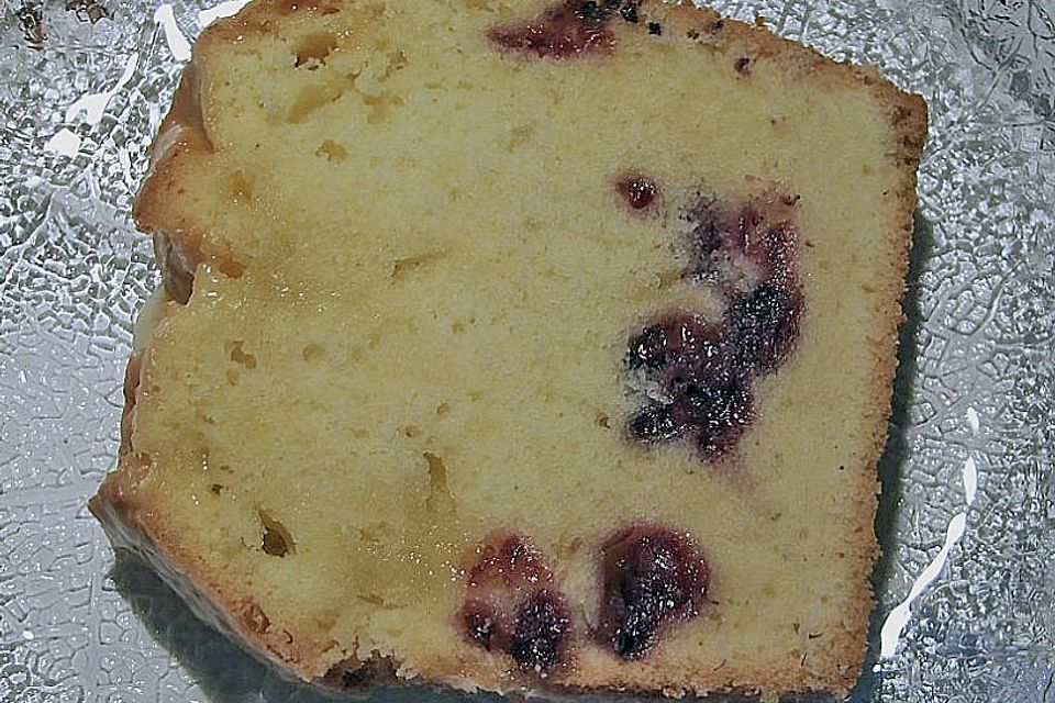 Himbeer - Sandkuchen mit Eierlikörguss