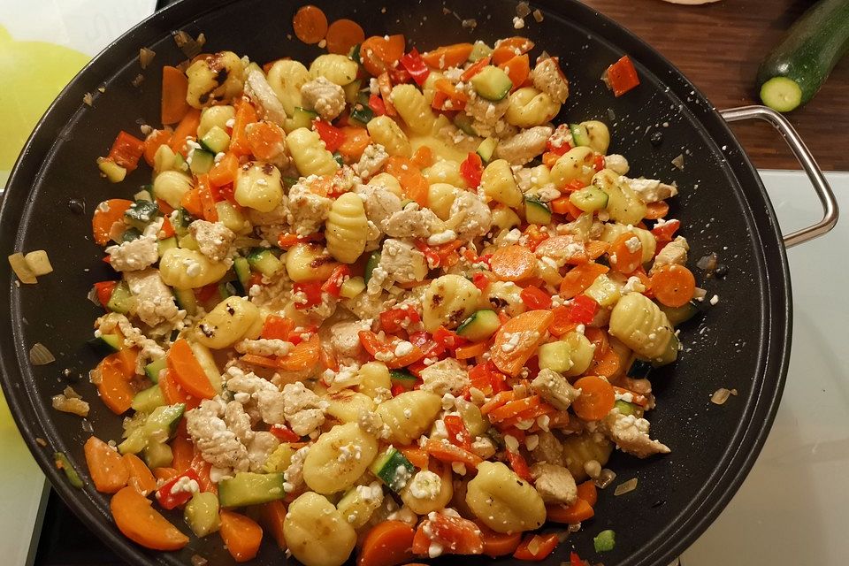 Gnocchi-Hähnchenpfanne mit Gemüse