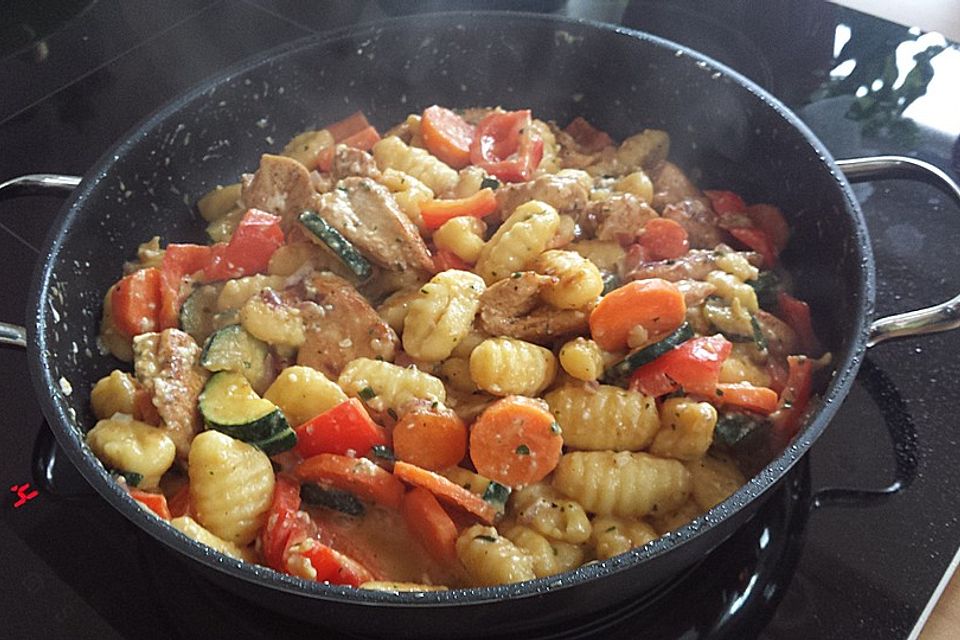 Gnocchi-Hähnchenpfanne mit Gemüse