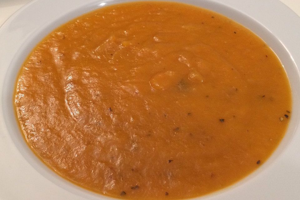 Kartoffel-Spitzkohl-Möhren-Suppe