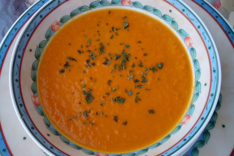 Tomaten-Karottensuppe mit Kokosmilch