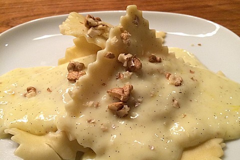 Bratapfelravioli mit Vanillesauce