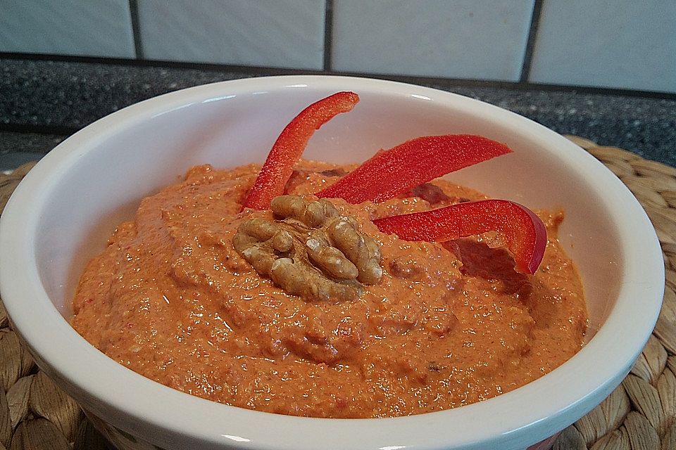 Paprika - Walnuss - Paste