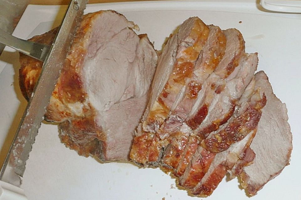 Schweinebraten im Salzbett