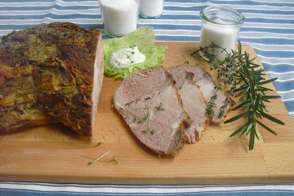 Schweinebraten im Salzbett