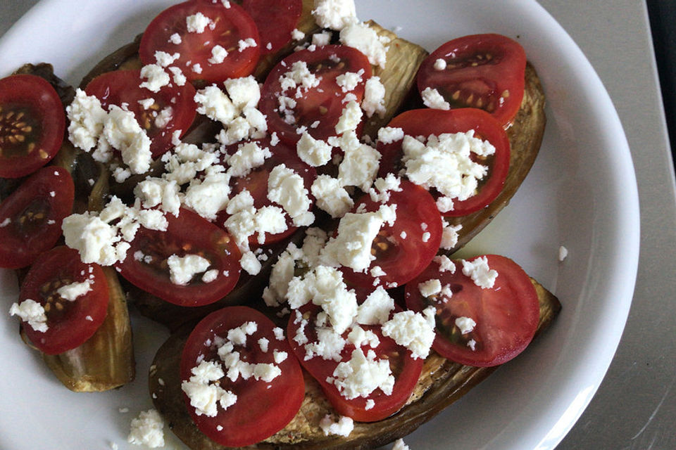 Aubergine, überbacken mit Feta