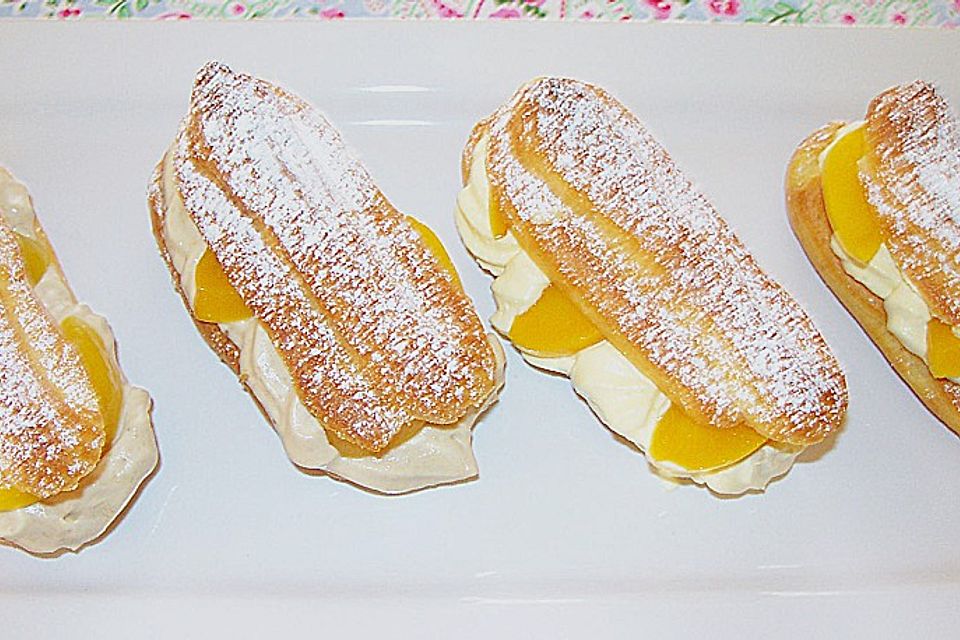 Eclairs mit Eierlikörcreme