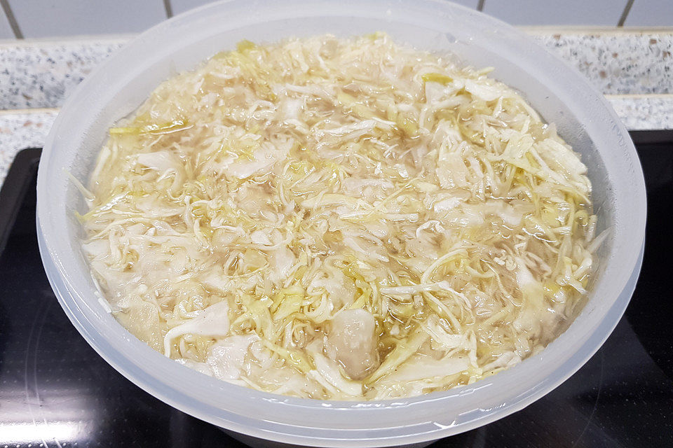 Krautsalat mit gekochter Marinade