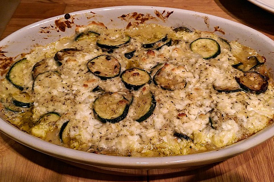 Zucchini-Auflauf mit Schafskäse