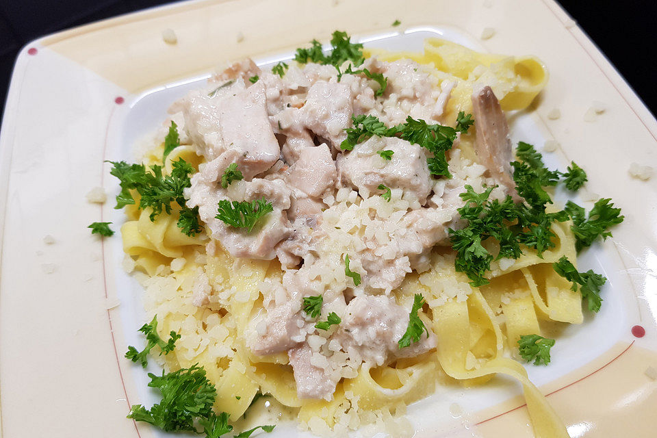 Penne mit cremiger Lachssauce