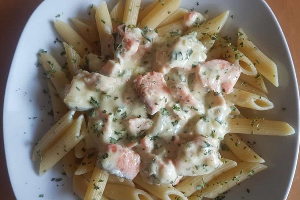 Penne mit cremiger Lachssauce