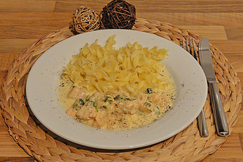 Penne mit cremiger Lachssauce