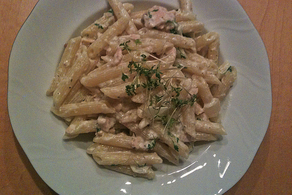 Penne mit cremiger Lachssauce