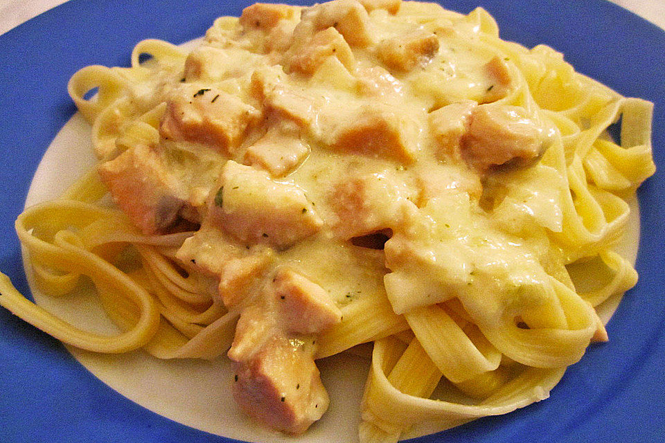 Penne mit cremiger Lachssauce