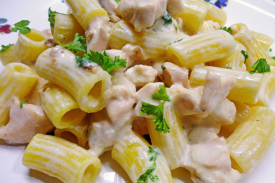 Penne mit cremiger Lachssauce