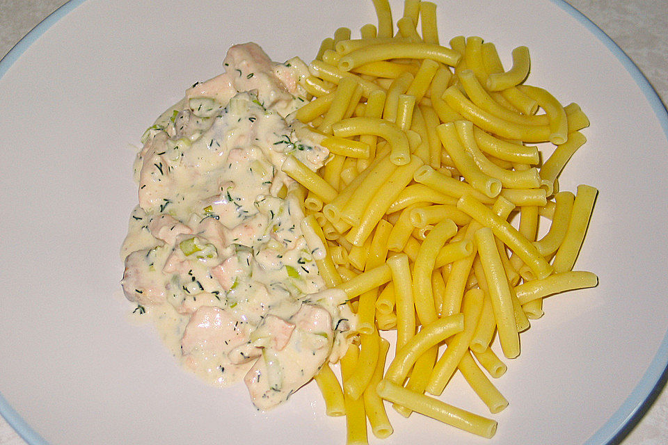 Penne mit cremiger Lachssauce