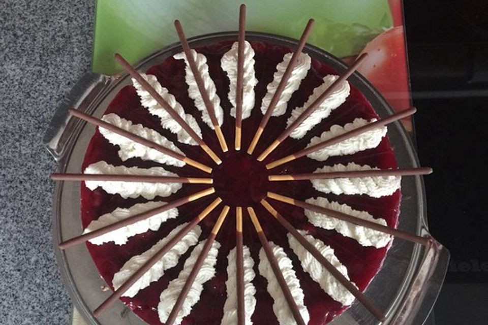 Prinzenrolle - Torte mit Kirschen