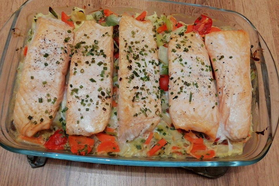 Lachs auf Gemüsebett