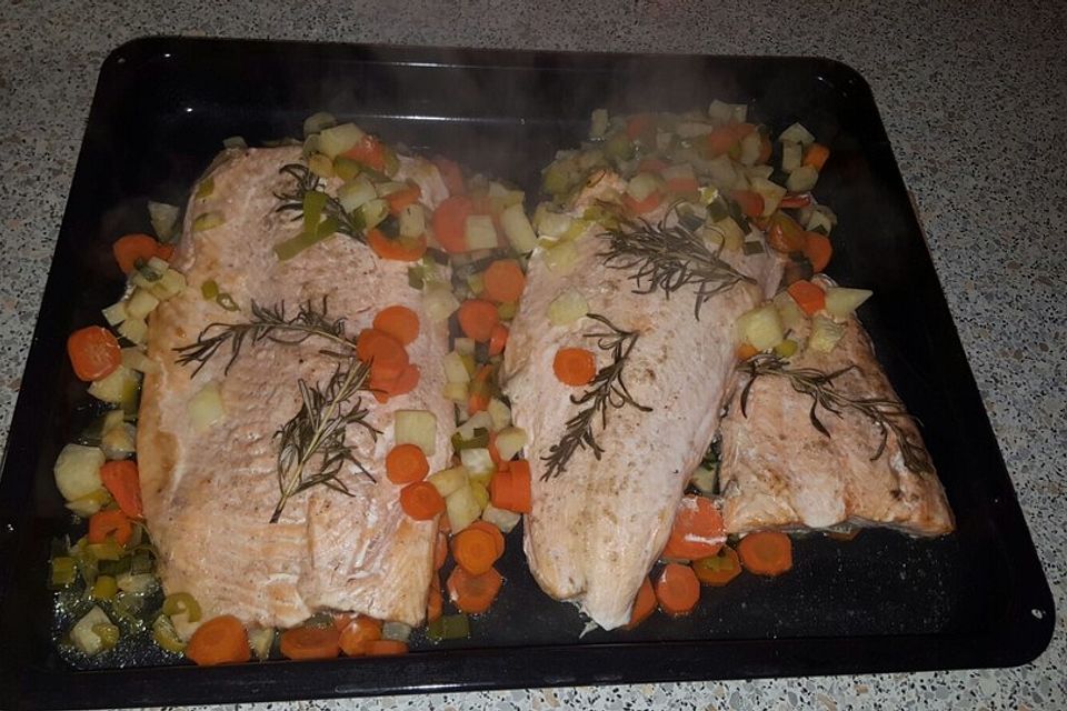 Lachs auf Gemüsebett