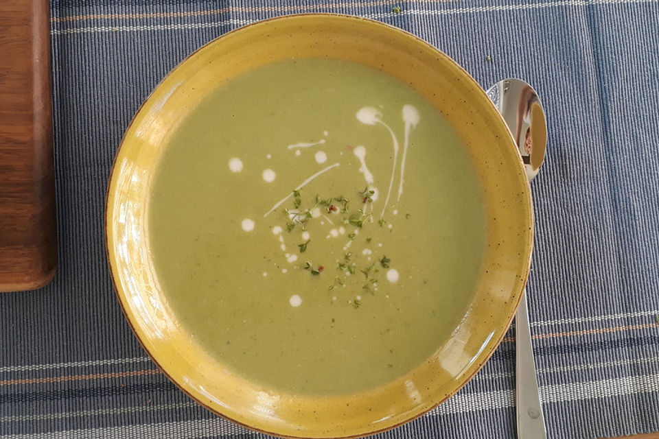 Brokkoli-Blauschimmelkäse-Suppe