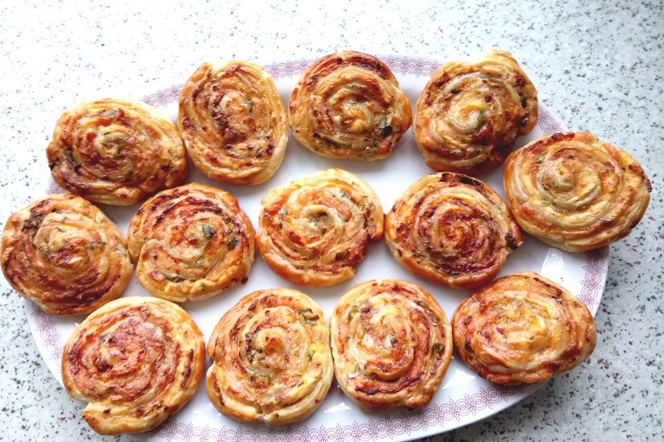 Lachs-Blätterteig-Schnecken