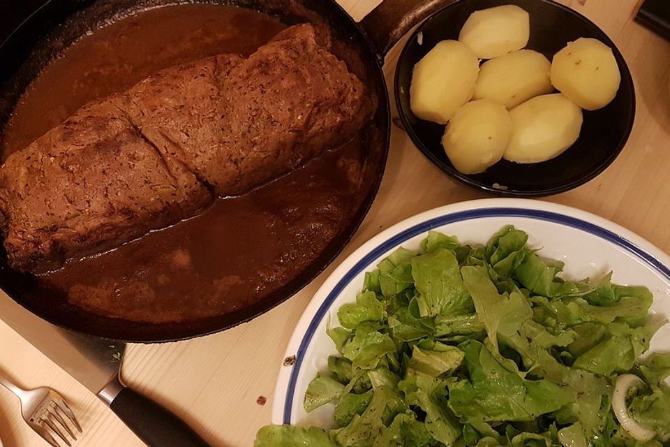 Veganer Hackbraten mit Bratensoße