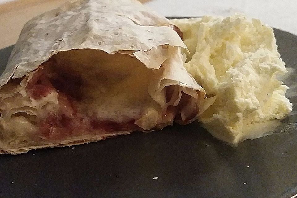 Yufka-Grießstrudel mit Vanilleeis