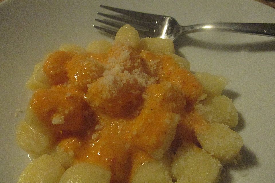 Gnocchi mit scharfer Paprikarahmsauce