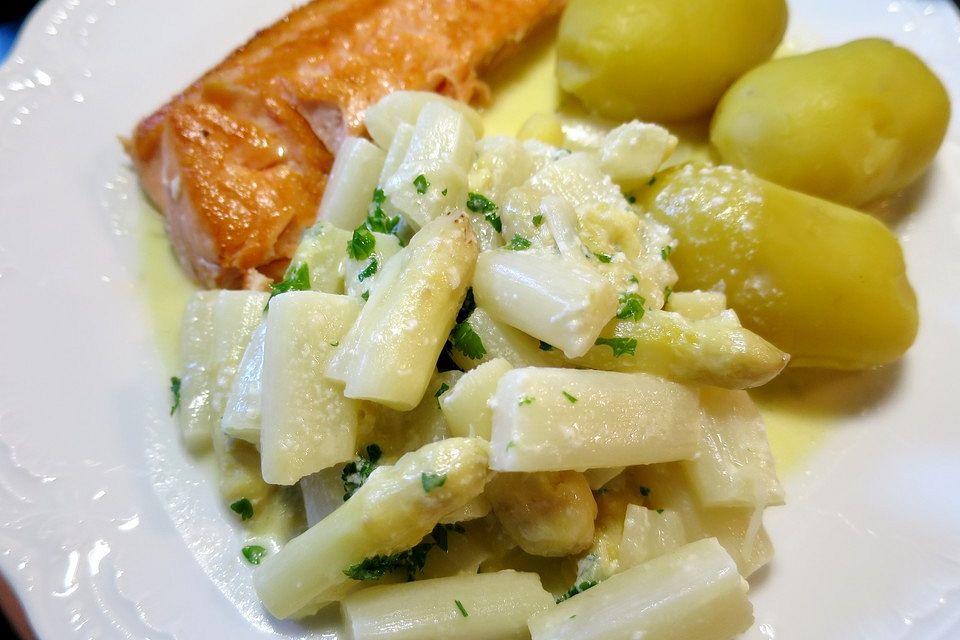 Spargel in Petersiliensahne