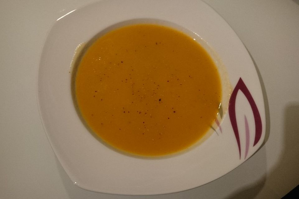 Einfache Paprika-Sellerie-Suppe