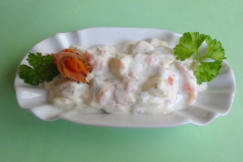 Schwedischer Kartoffelsalat mit Lachs