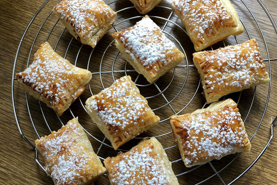 Schokoriegel-Croissant aus Blätterteig