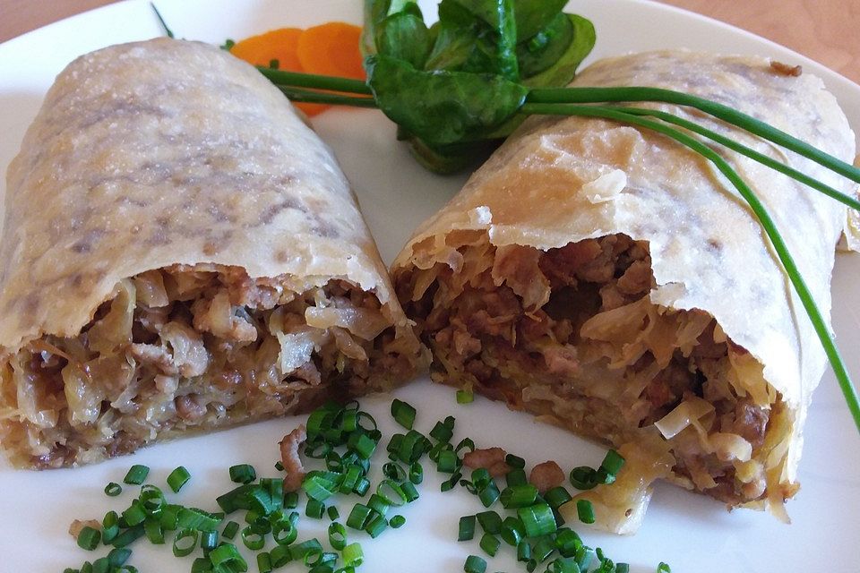 Steirischer Kraut-Fleischstrudel