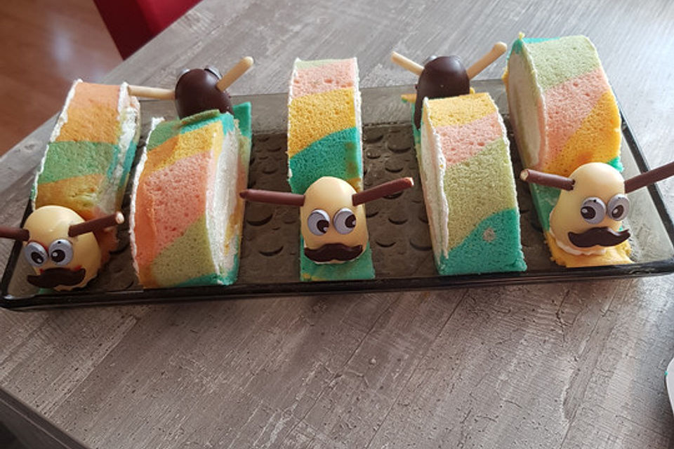 Regenbogen-Biskuit-Schnecken