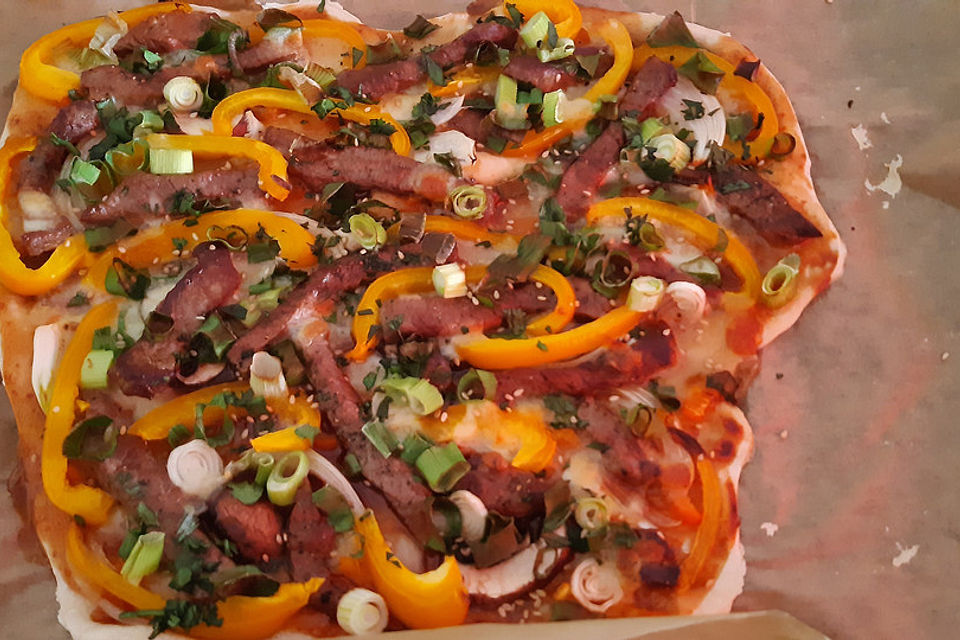 Asiatische Rindfleisch-Pizza