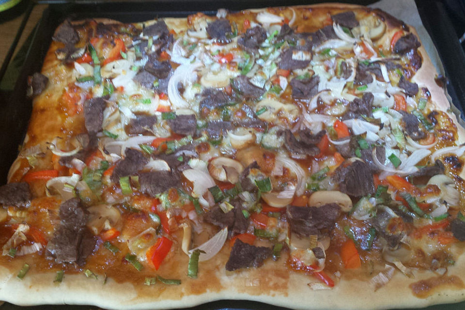 Asiatische Rindfleisch-Pizza