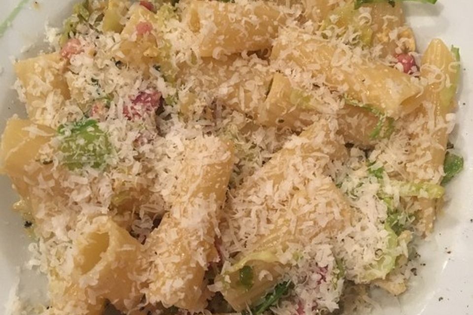 Pasta mit Rosenkohl-Carbonara