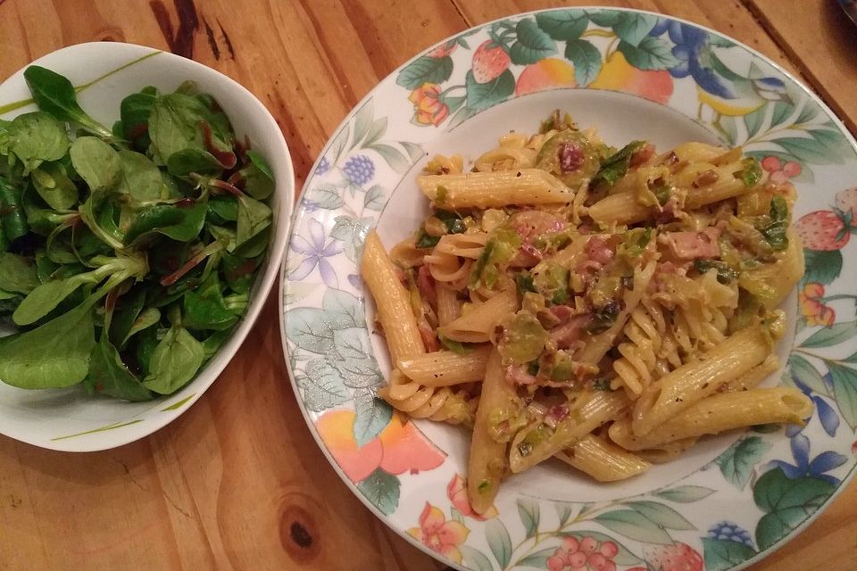 Pasta mit Rosenkohl-Carbonara