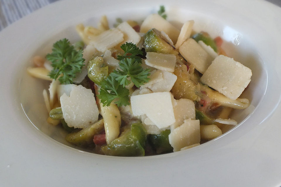 Pasta mit Rosenkohl-Carbonara