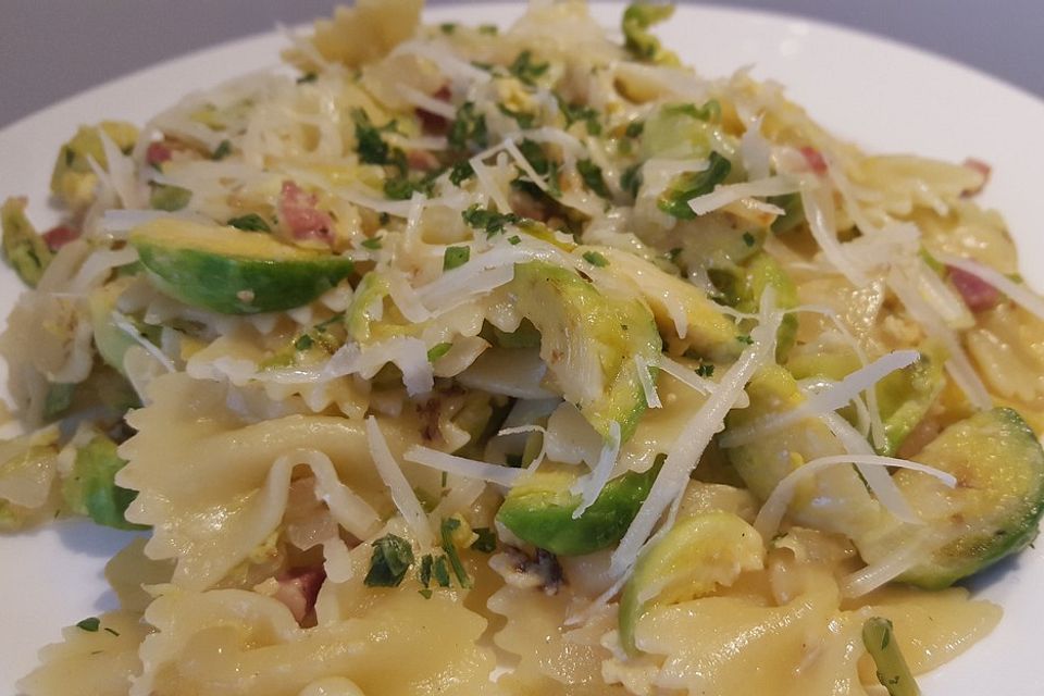 Pasta mit Rosenkohl-Carbonara