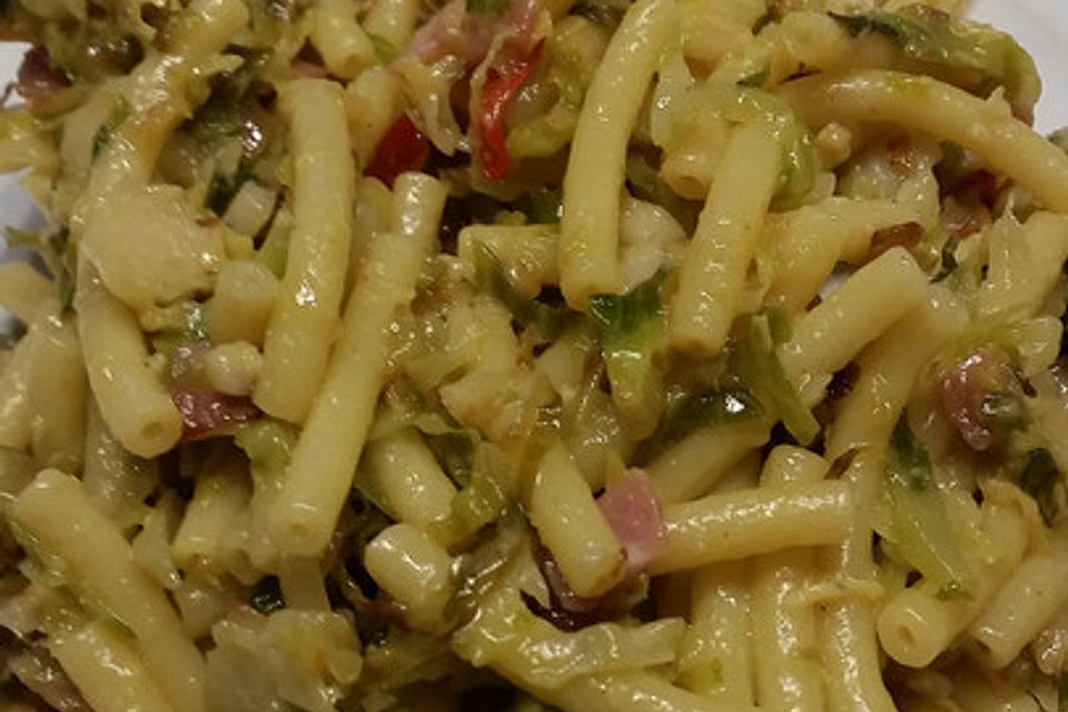 Pasta mit Rosenkohl-Carbonara