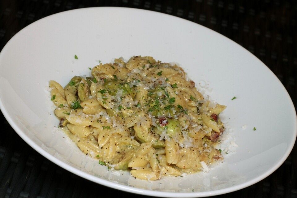 Pasta mit Rosenkohl-Carbonara