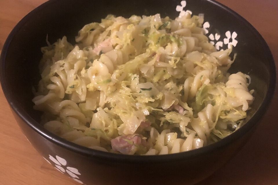 Pasta mit Rosenkohl-Carbonara