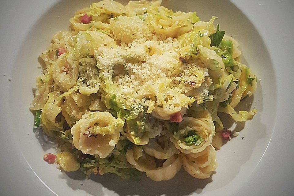 Pasta mit Rosenkohl-Carbonara