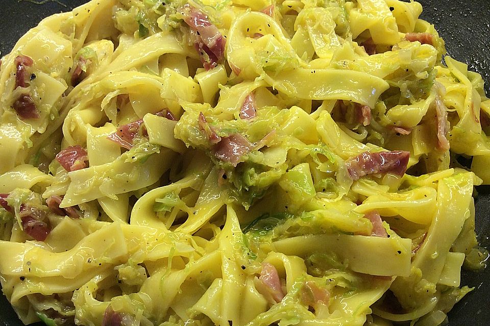 Pasta mit Rosenkohl-Carbonara