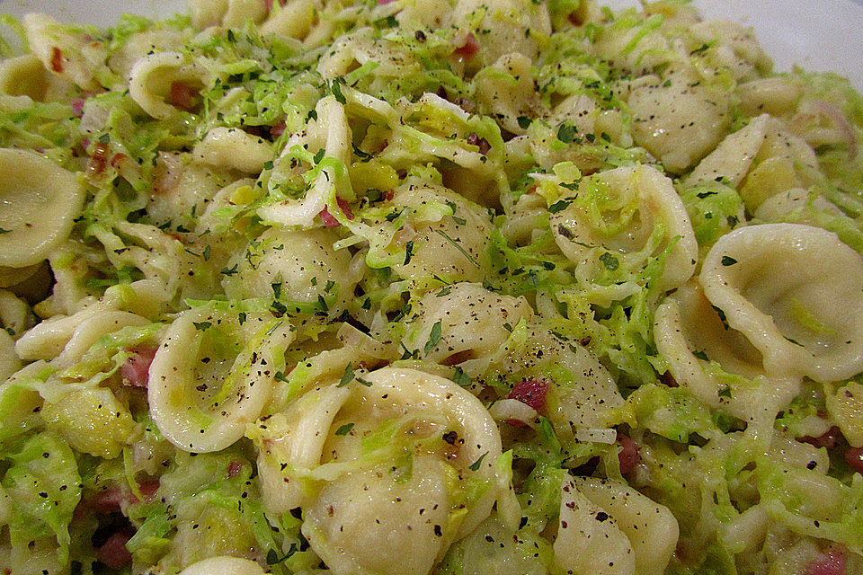 Pasta mit Rosenkohl-Carbonara