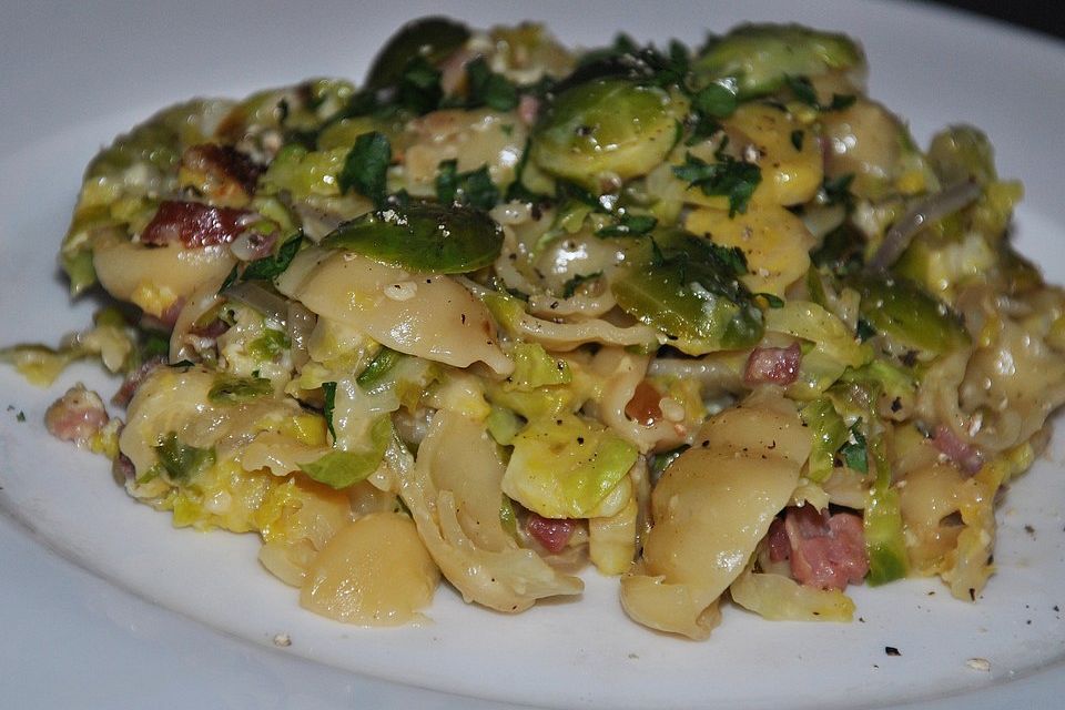 Pasta mit Rosenkohl-Carbonara