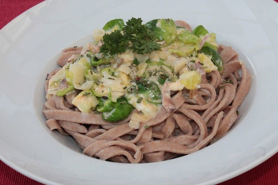 Pasta mit Rosenkohl-Carbonara