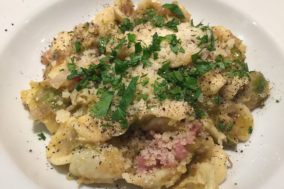 Pasta mit Rosenkohl-Carbonara