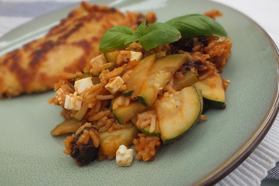 Zucchinipfanne mit Tomatenreis